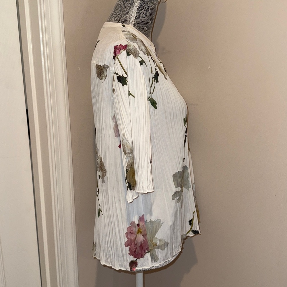 Vince Wilted Peony top NWT size med - Picture 5 of 9